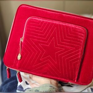 el holiday makeup box embroidered star